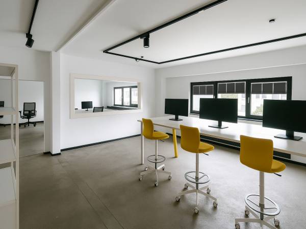 Moderne, abgeschlossene Büroeinheit in Düsseldorf-Heerdt — Bild 1