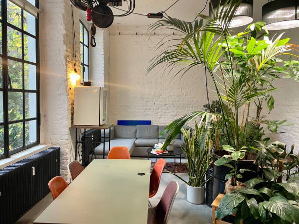 Schreibtischplatz in Köln (Neustadt-Süd) – Stylisches Loft-Büro in Bürogemeinschaft in Köln-Neustadt-Süd — Bild 1