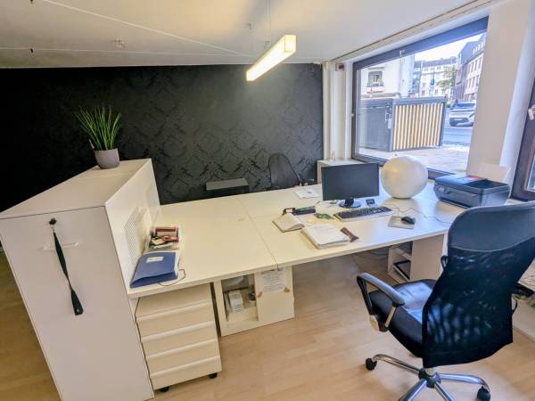 Ruhige Coworking Plätze in kleiner Bürogemeinschaft in — Bild 2