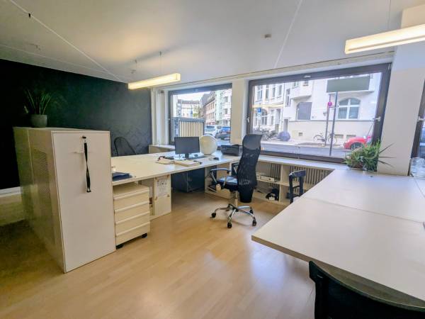 Ruhige Coworking Plätze in kleiner Bürogemeinschaft in — Bild 5