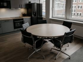 300 m² großes, voll ausgestattetes Premium-Büro mit Loft-Charakter