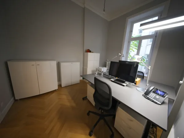 Abschließbares Büro in Hamburg (Rotherbaum) – Helle Büroräume in kreativer Bürogemeinschaft in Hamburg-Rotherbaum — Bild 5