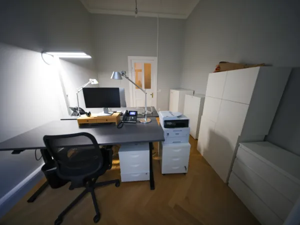 Abschließbares Büro in Hamburg (Rotherbaum) – Helle Büroräume in kreativer Bürogemeinschaft in Hamburg-Rotherbaum — Bild 6