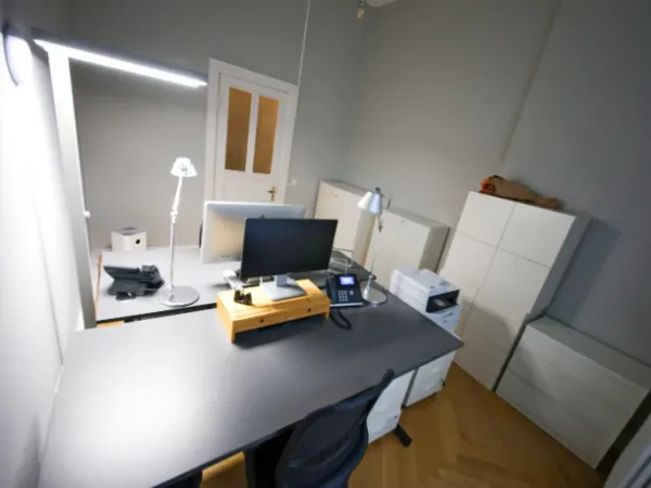 Abschließbares Büro in Hamburg (Rotherbaum) – Helle Büroräume in kreativer Bürogemeinschaft in Hamburg-Rotherbaum — Bild 7