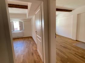 Kleiner Büroraum in moderner Werbeagentur