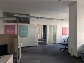 Helles Büro mitten in Berlin in der 3 Etage mit Aufzug.