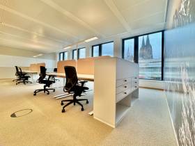 Stylisches Büro mit Terrasse & Möblierung – sofort verfügbar!