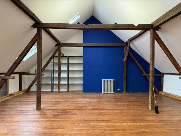Helles Loft Büro in Bürogemeinschaft auf saniertem Bauernhof in — Bild 1