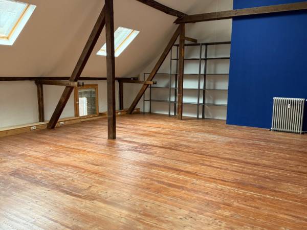 Helles Loft Büro in Bürogemeinschaft auf saniertem Bauernhof in — Bild 5