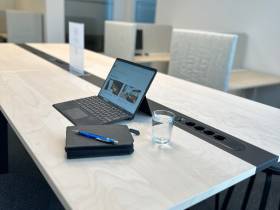 Geschäftsadresse für GmbH & Holding (optional Post-Scan), nahe BER