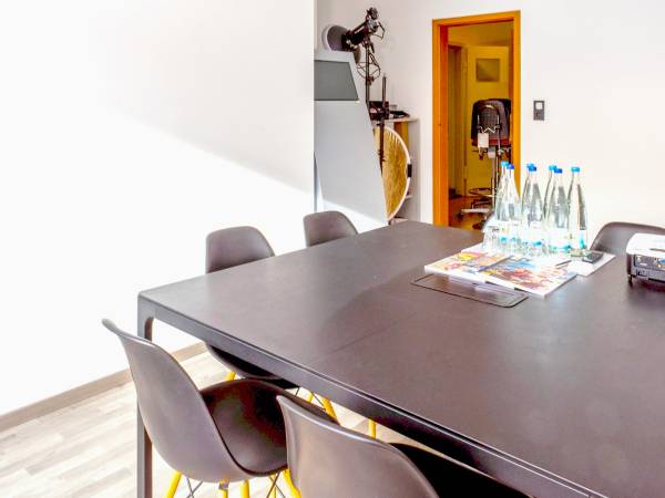 Moderne Bürogemeinschaft mit Arbeitsplätzen & Büros in Stuttgart-West — Bild 4