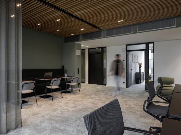 Helle Büros & Coworking im modernen Business Center in Stuttgart-Mitte — Bild 8