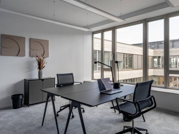 Helle Büros & Coworking im modernen Business Center in Stuttgart-Mitte — Bild 4