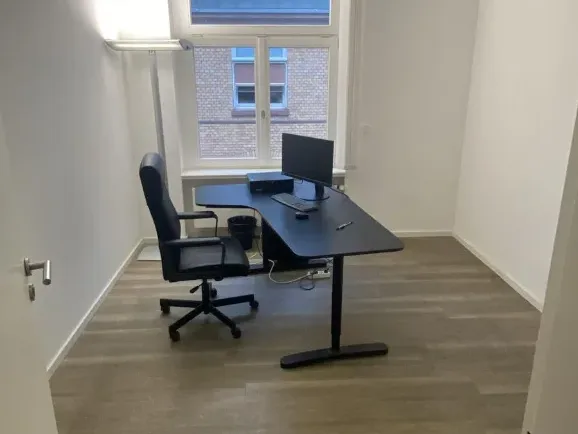 Abschließbares Büro in Frankfurt am Main (Bahnhofsviertel) – Stilvolle Bürogemeinschaft im Altbau in Frankfurt-Bahnhofsviertel — Bild 1