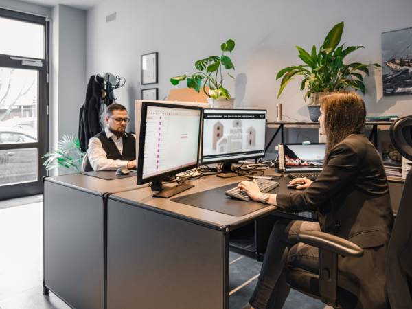 Moderner Arbeitsplatz in ruhiger Bürogemeinschaft in Freital — Bild 2