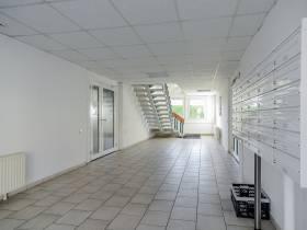 Sonnendurchflutete All Inclusive Büroräum