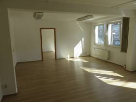 Sonnendurchflutete All Inclusive Büroräum