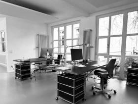 Voll ausgestatteter Büroraum in der Maxvorstadt