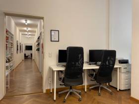 Möbliertes Altbau-Büro zur Untermiete in Toplage