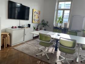 Möbliertes Altbau-Büro zur Untermiete in Toplage