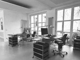 Voll ausgestatteter Büroraum in der Maxvorstadt