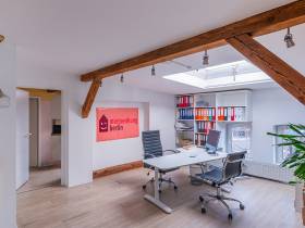 Helle Büros im Herzen Kreuzbergs mit Dachterasse
