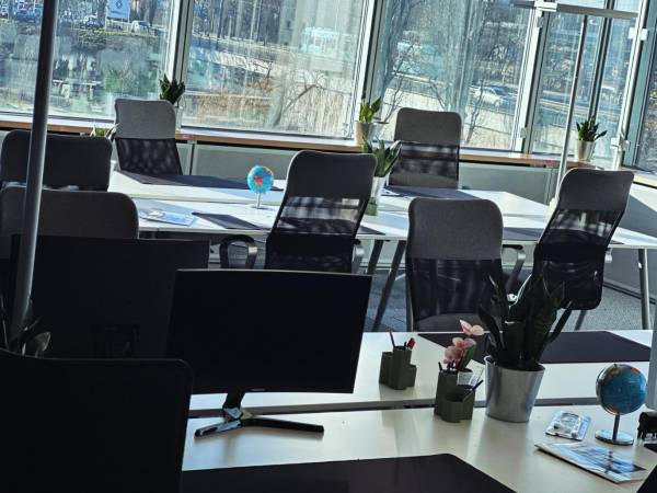 Moderner Coworking Space in Fechenheim, Frankfurt mit Skylineblick — Bild 3