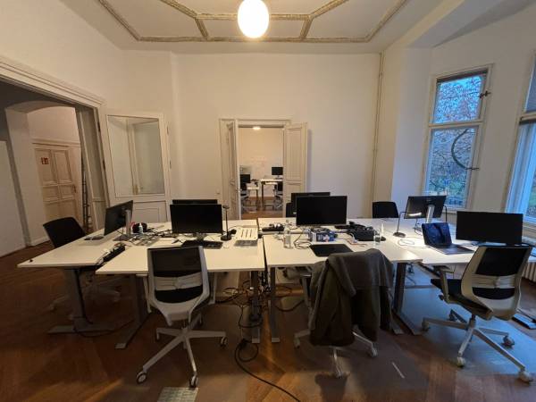 Abschließbares Büro in Berlin (Mitte) – Kreative Bürogemeinschaft in Berlin-Mitte mit Blick ins Grüne — Bild 8