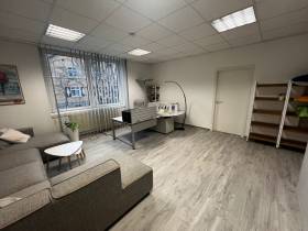 Voll möbliertes Büro zur Untermiete – zentral in Bad Homburg (61348)