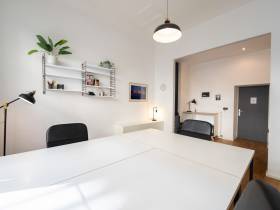 Riesiger, frisch renovierter,neu ausgestatteter Büroraum