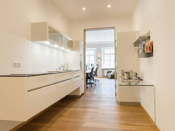 Stilvolle Bürogemeinschaft im Altbau in Augsburg Zentrum — Bild 4