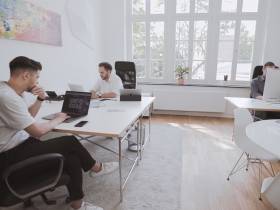 Top-Bueroraum-und-Arbeitsplaetze-in-idyllischer-Villa