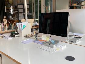 Schreibtisch in hellem freundlichem Büroraum zu vermieten