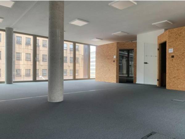 Lichtdurchflutete Büroflächen mit flexibler Gestaltung in Berlin-Mitte — Bild 8