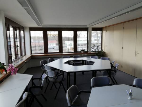 Vielseitige Bürogemeinschaft mit großem Hochregallager in Kornwestheim — Bild 7
