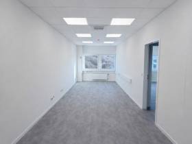 50 m² Einzelbüros bis 440 m² Büroflächen im Gewerbepark Rottal in Rottendorf - Optional Hallenfläche buchbar