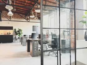 Büroplatz im Industrieloft in D-Unterbilk