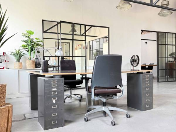 Kreative Bürogemeinschaft im Industrial-Stil in Düsseldorf-Unterbilk — Bild 6