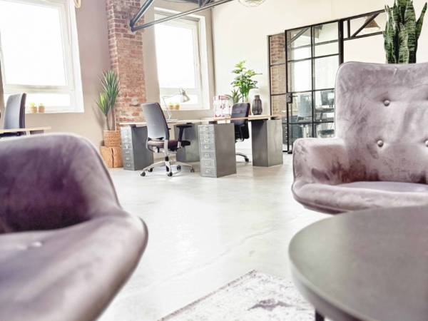 Kreative Bürogemeinschaft im Industrial-Stil in Düsseldorf-Unterbilk — Bild 7