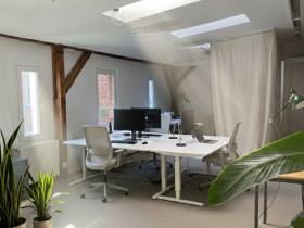 Schreibtischplätze in 80qm Büro ruhige Lage