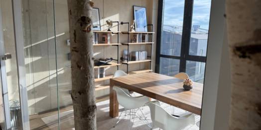 Helle, moderne Büroräume in kreativer Bürogemeinschaft in