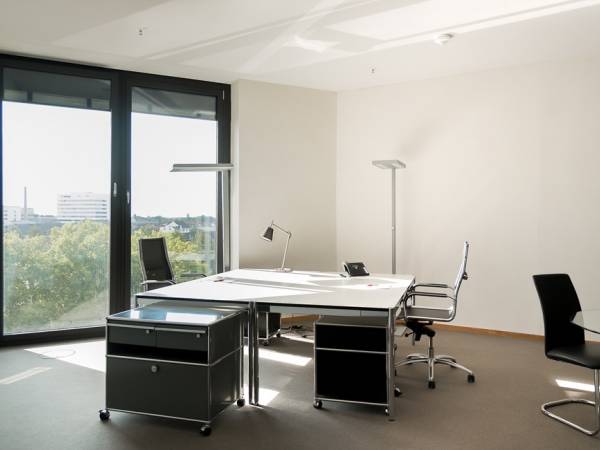 Arbeitsplätze und Coworking in der renommierten Geschäftsadresse — Bild 1