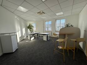 Arbeiten im strukturierten Umfeld - Einzelbüros mit Besprechungsraum.