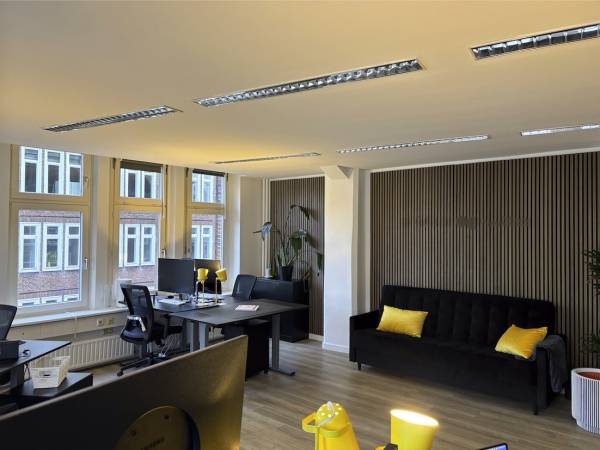 Schreibtischplatz in Hamburg (Altstadt) – Arbeitsplatz in Werbeagentur-Bürogemeinschaft Hamburg-Altstadt — Bild 2