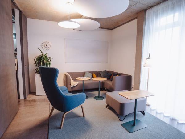 Moderne und helle Bürogemeinschaft in Weissach — Bild 3