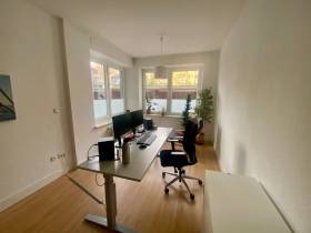 Büroraum ca. 18 qm in ruhiger Bürogemeinschaft – Unterbilk