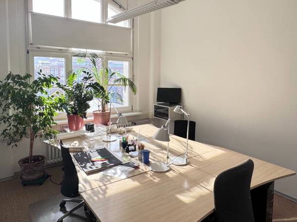 Abschließbares Büro in Berlin (Moabit) – Ruhige Bürogemeinschaft mit Spreeblick in Berlin-Moabit — Bild 1