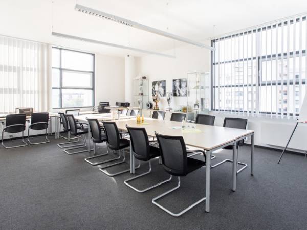 Moderner, heller Büroraum in Bürogemeinschaft in München-Laim — Bild 2