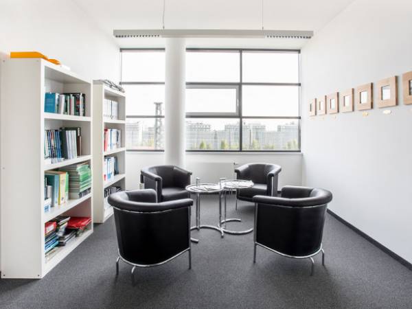 Moderner, heller Büroraum in Bürogemeinschaft in München-Laim — Bild 3