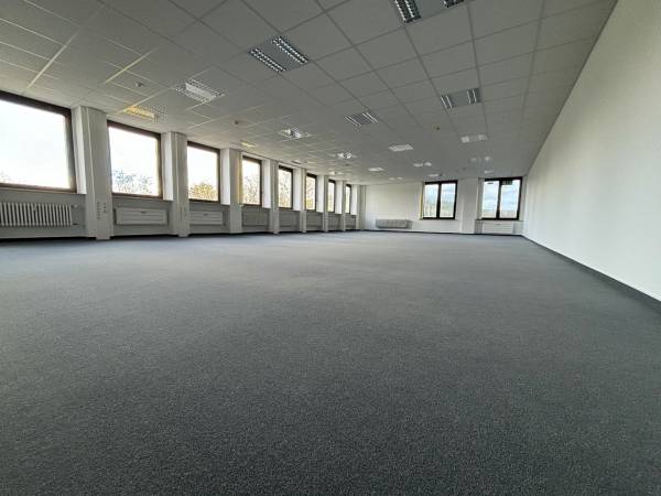 Modernes Business Center an der Hauptstraße in Coburg — Bild 3
